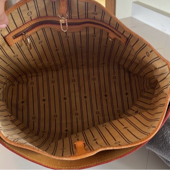 Authentic Louis Vuitton handbag - Picture 13 of 15